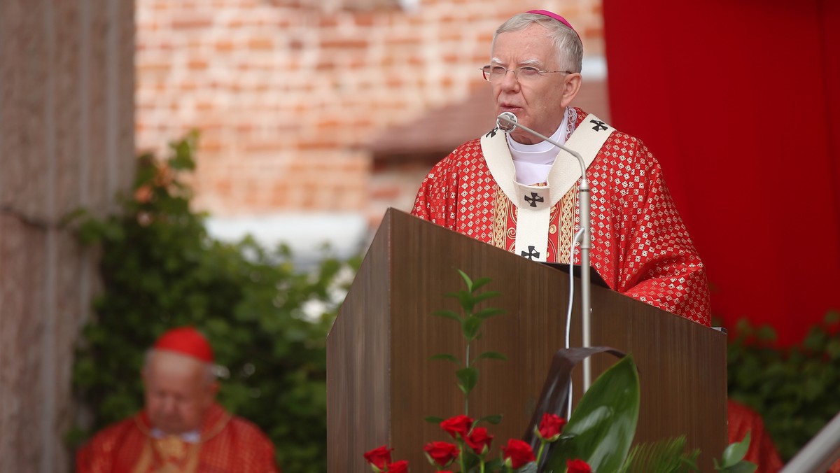 Poznań: Abp Jędraszewski ma odprawić mszę z okazji 100-lecia I LO. Protest absolwentów