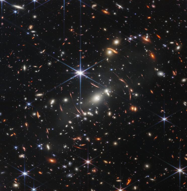 Pierwsze zdjęcie wczesnego wszechświata wykonane przez Teleskop Jamesa Webba (kliknij, aby powiększyć)