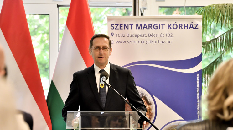 Varga Mihály pénzügyminiszter beszédet mond a budapesti Szent Margit Kórház Margit-napi ünnepségén 2023. június 9-én./ Fotó: MTI/Lakatos Péter