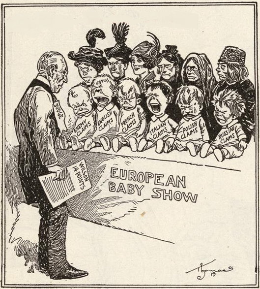 Prezydent Wilson w konfrontacji z rozpłakanymi dziećmi, symbolizującymi europejskie roszczenia i postulaty. Drugie dziecko od prawej symbolizuje Polskę. Karykatura z „The Detroit News in Review of Reviews”, 1919 rok (domena publiczna)
