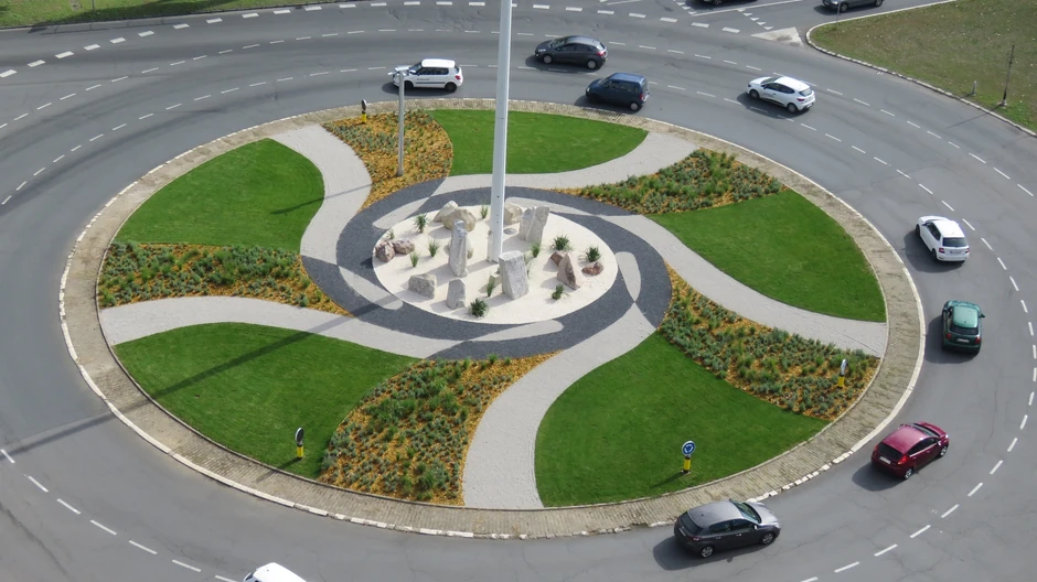 U kružnim tokovima sa više traka važno je pravilno prestrojavanje