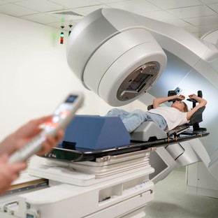 Amikor a sugárkezelés nemcsak a daganatot érinti – ilyen mellékhatásokra számíthat