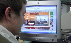 Ambasada USA zwalnia 32 pracowników za przesyłanie porno przez Messengera