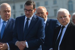 Jacek Sasin, Mateusz Morawiecki i Jarosław Kaczyński