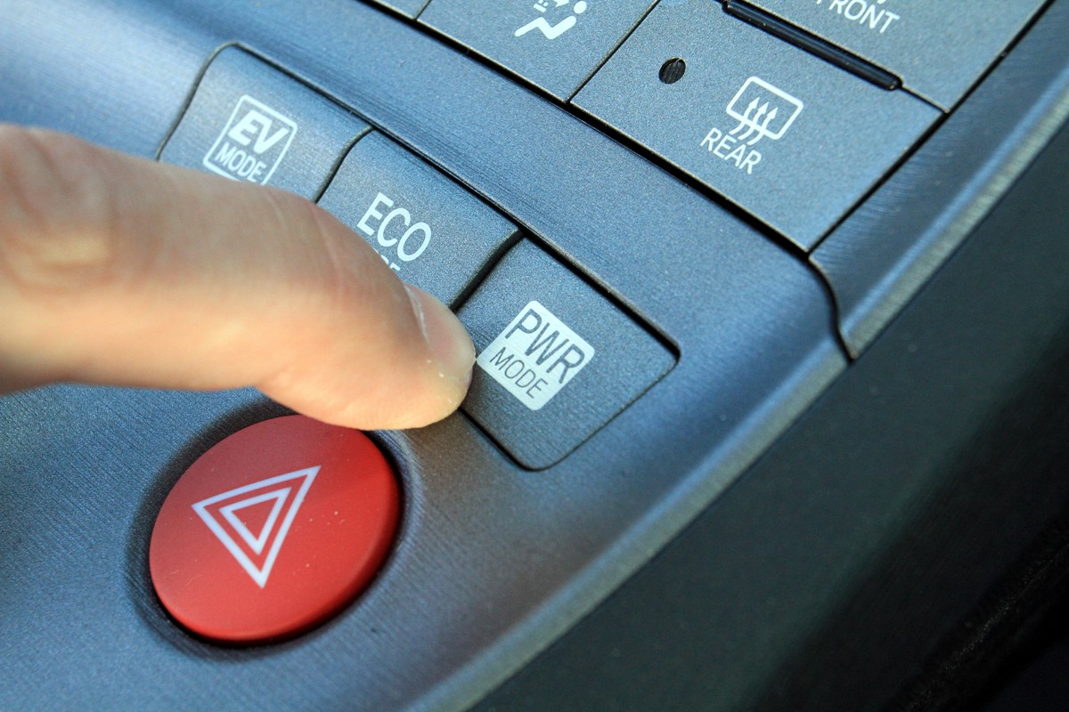 Urząd ostrzega: Te samochody mogą być niebezpieczne. Masz toyotę prius?