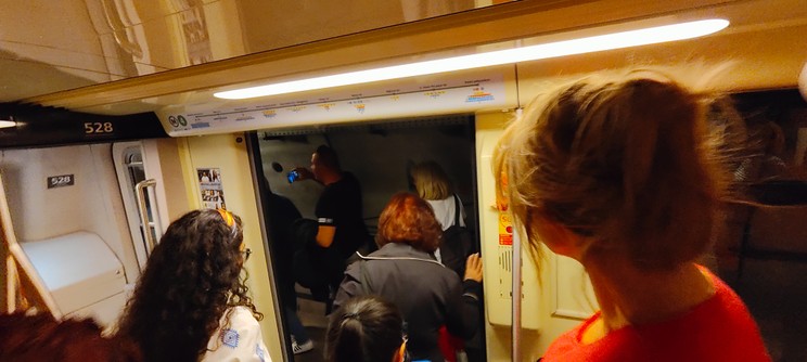 20 percig várakoztak a metróban az utasok / Fotó: Olvasóriporter