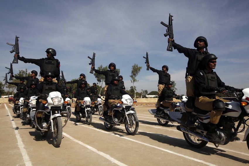 Više od deset godina Karači je poprište politički motivisanih ubistava: Detalj s policijske parade