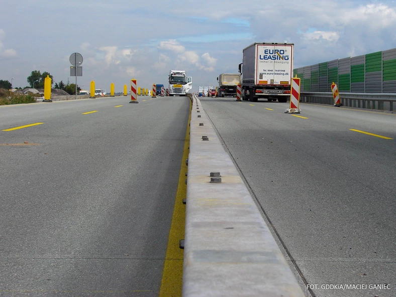 Autostrada A1 - montaż barier separacyjnych