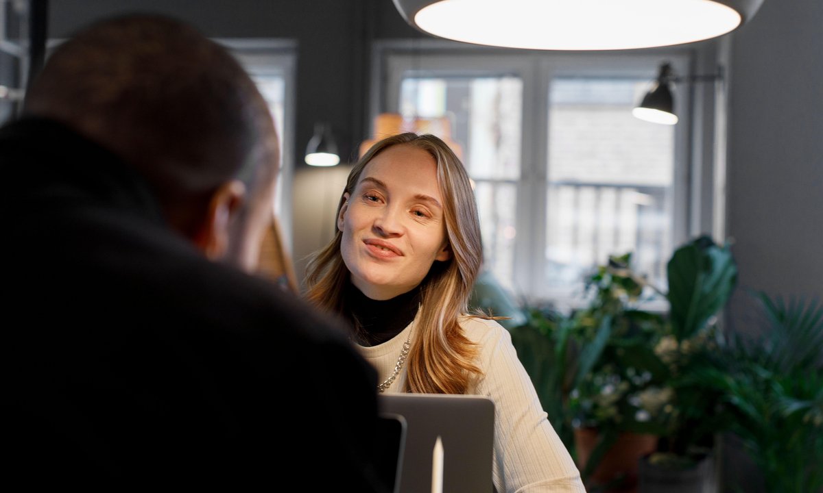 10 zwrotów, które pomagają uprzejmie powiedzieć komuś, iż się myli