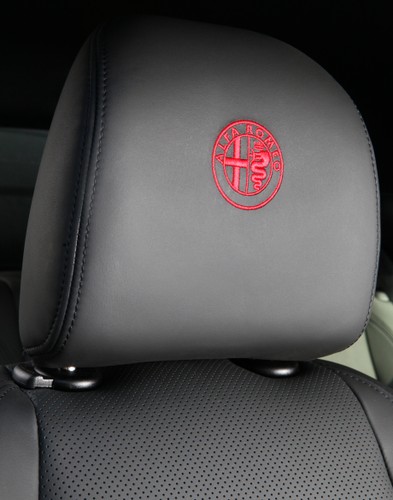 Alfa Romeo Giulietta 1750 TBI/235 KM w wersji Quadrifoglio Verde, czyli Monica Bellucci na torze