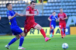 Gol w końcówce przesądził o wyniku meczu Miedzi z Widzewem [WIDEO]