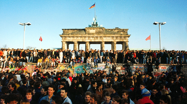 A Brandenburgi kapu előtti falrészt hamar elfoglalták a németek. /Fotó: Northfoto