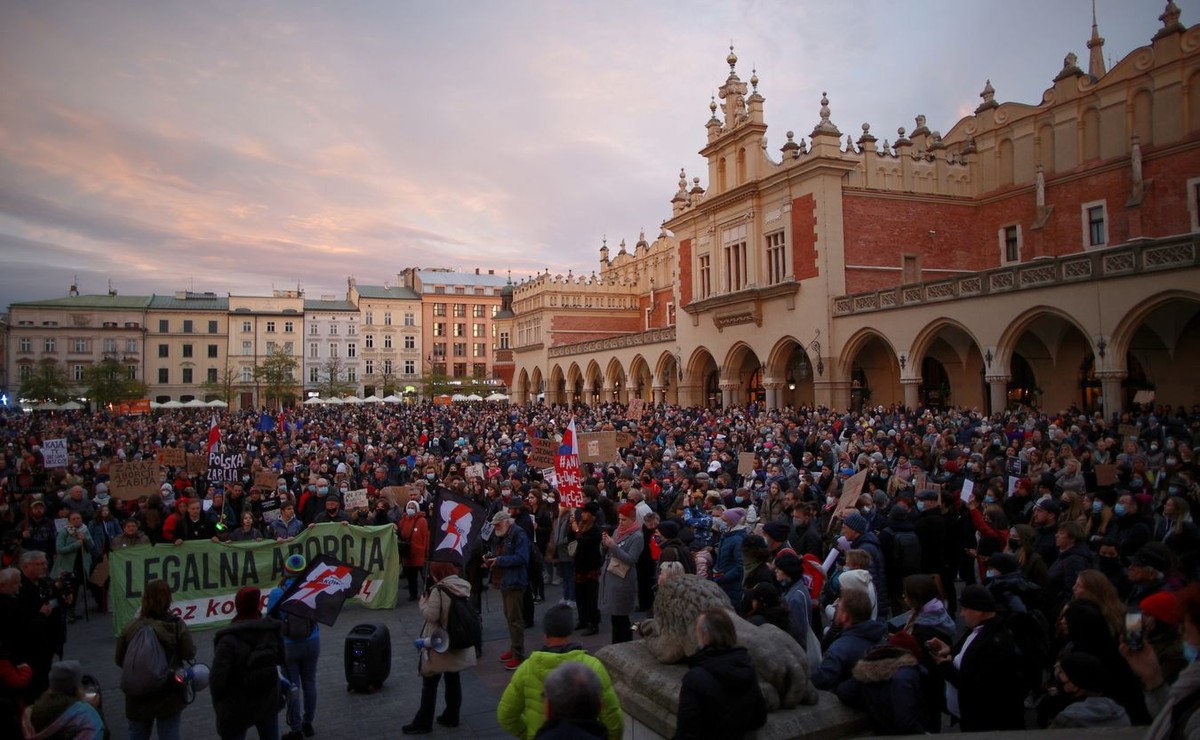 Protest pod hasłem "Ani jednej więcej" na Rynku Głównym w Krakowie