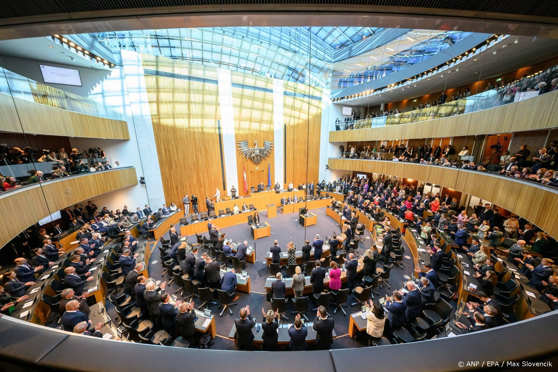 Ondanks grondwetskritiek: Oostenrijk verbiedt hoofddoeken tot 14 jaar