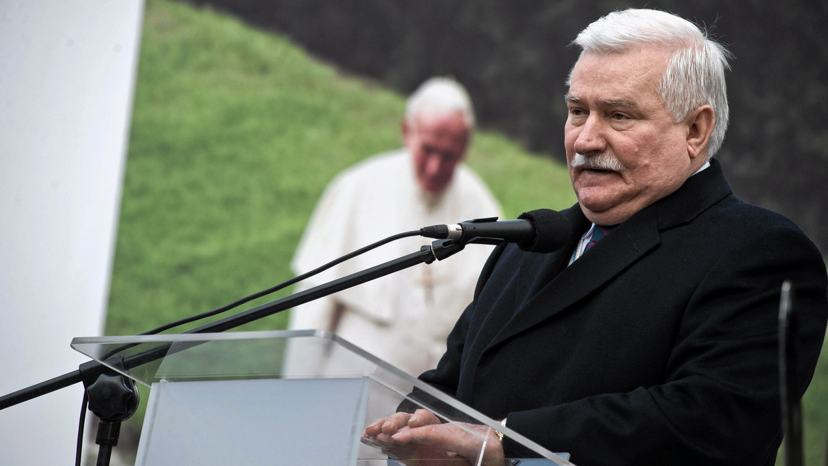 Lech Wałęsa zeznał w procesie w sprawie Grudnia 1970 r., że ma "sprzeczne uczucia, jak rozliczać". - Kto może powiedzieć, kto w jakiej kategorii ma odpowiadać (...), ja bym chciał rozliczenia całości - oświadczył b. prezydent przed Sądem Okręgowym w Warszawie. Dodał też, że hamował procesy walki, bo nie chciał "wykrawiać najlepszych".