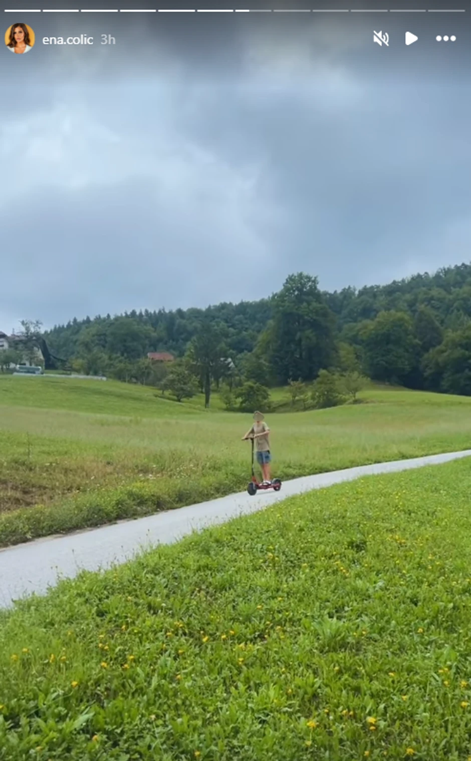 Ena Čolić objava