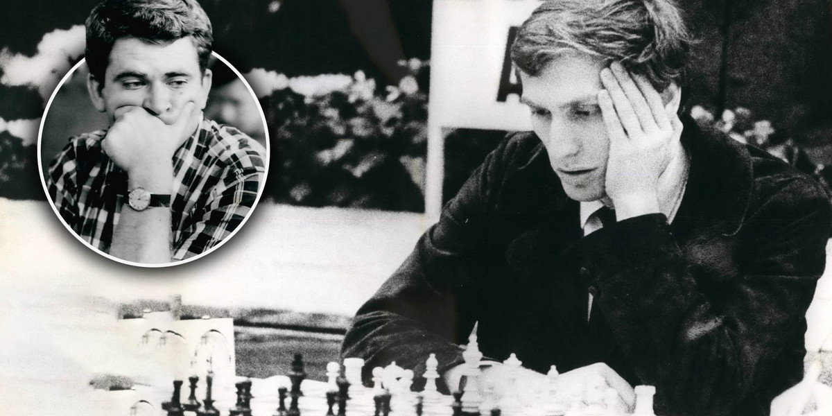Bobby Fisher ( z prawej) w szachowym meczu stu;ecia ograł niepokonanego dotąd  Rosjanina Borysa Spasskiego ( z lewej).