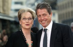 Meryl Streep i Hugh Grant idealnie zgrani. Na ekranie i czerwonym dywanie [ZDJĘCIA]