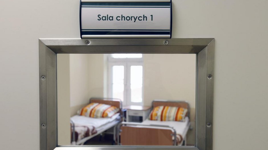 Sala łóżkowa w szpitalu psychiatrycznym (zdj. ilustracyjne)