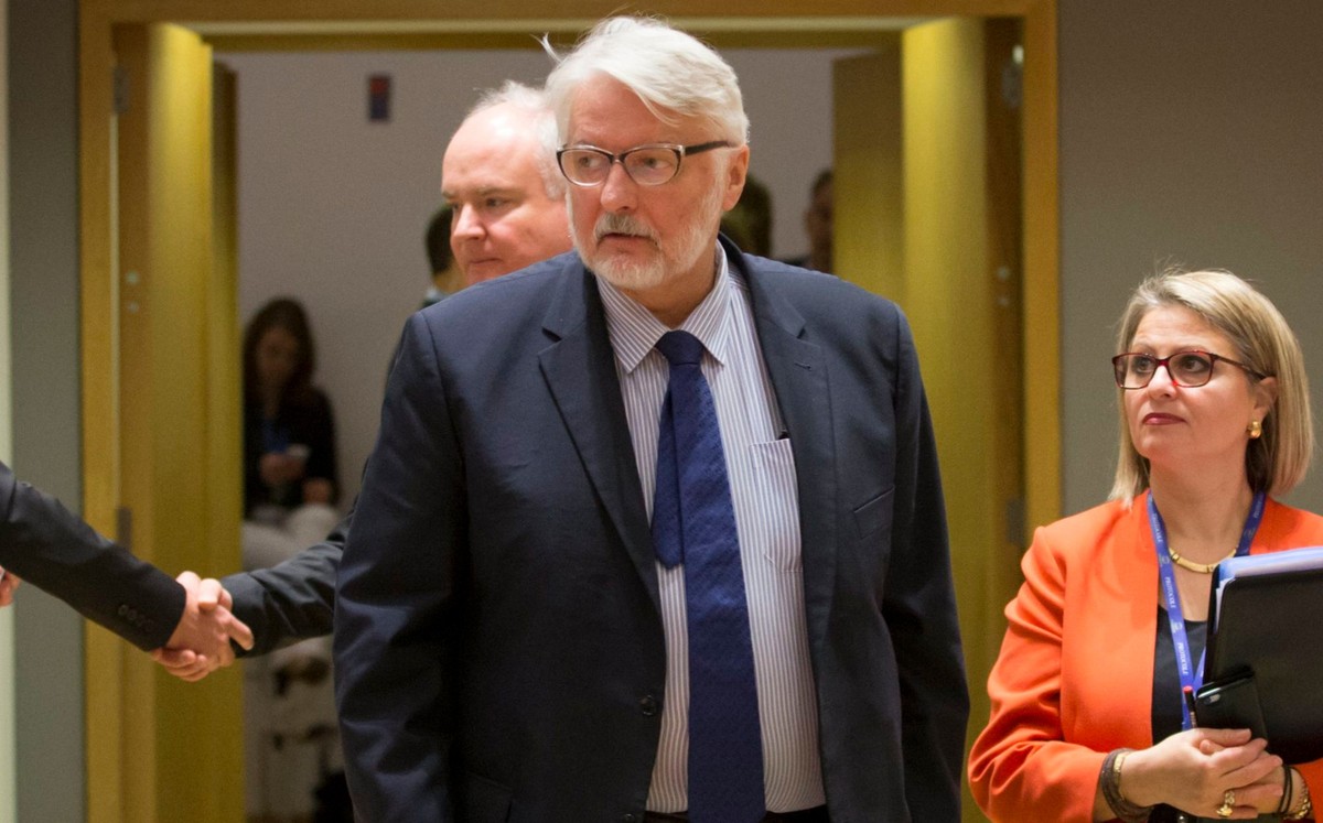 Europarlament wezwał w środę do uruchomienia wobec Węgier art. 7 unijnego traktatu, wskazując, że sytuacja w tym kraju usprawiedliwia rozpoczęcie procedury, która może zakończyć się sankcjami