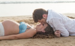 Urlop z brzuszkiem? Czemu nie... Moda na babymoon dotarła do Polski