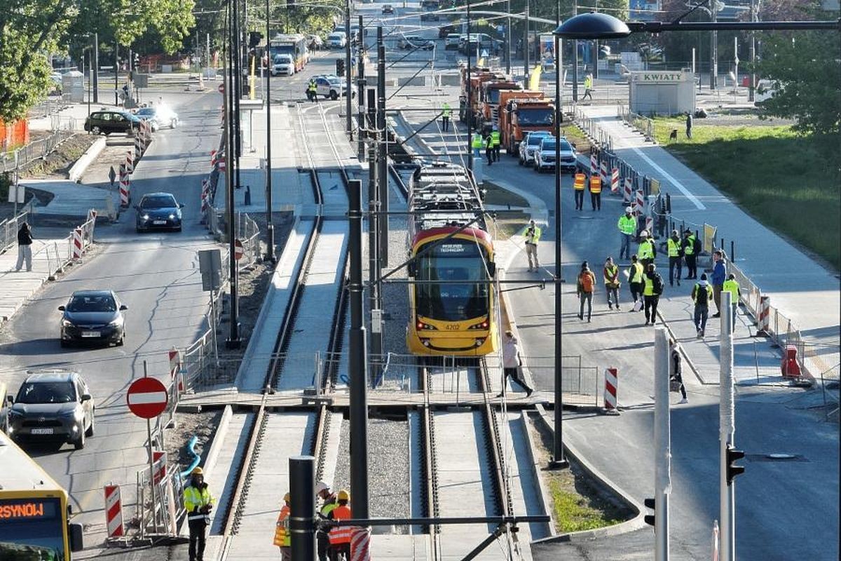 Tramwaj na Stegny. Fot. Mieszko Bysikiewicz. Źródło: Tramwaje Warszawskie, Urząd m.st. Warszawy