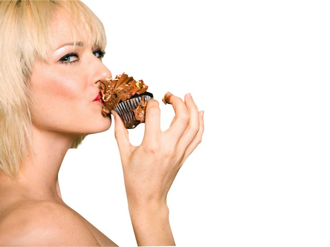 3294_kolac-stock-photo-woman-eating-a-delicious-chocolate-cupcake-with-chocolate-frosting-shutterstock_26705308-copy