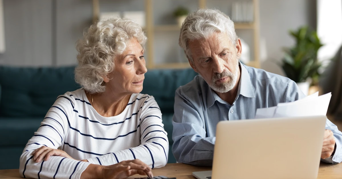 Seniorzy coraz częściej rezygnują z 14. emerytury. Oto powód