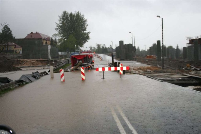 Przez silne ulewy szczególnie w województwach śląskim i małopolskim wylało wiele rzek, a inne zbliżają się do przekroczenia stanu alarmowego