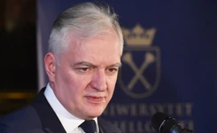 Wicepremier przeprosił za wypowiedź o zarobkach. Po Sejmie krąży tymczasem słoik 'Na Gowina'