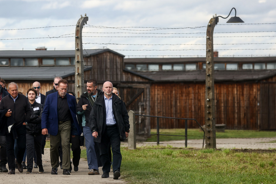 Arnold Schwarzenegger zwiedził Miejsce Pamięci Auschwitz