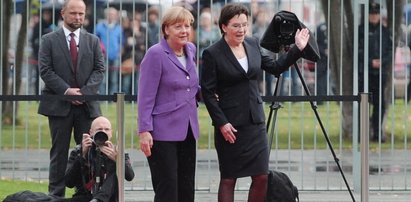 Kopacz pogubiła sie na lotnisku! Ratowała ją Merkel