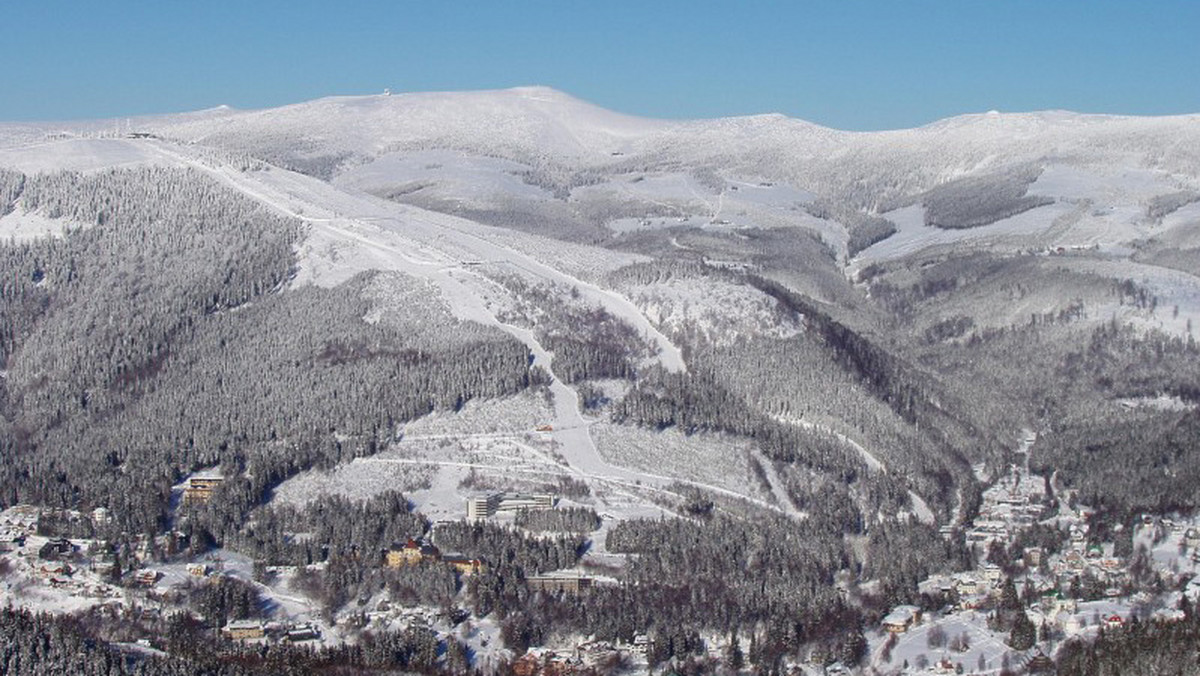 Kultowy czeski ośrodek narciarski szykuje się do otwarcia sezonu zimowego. Podczas imprezy Ski Opening w dniach 13-15 grudnia na turystów czekają tańsze karnety, liczne atrakcje, zabawy dla dzieci i wieczorny pokaz mody.