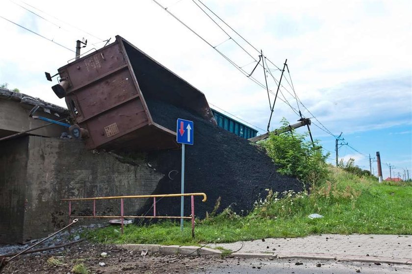 Wykoleił się pociąg. Jechał za szybko?