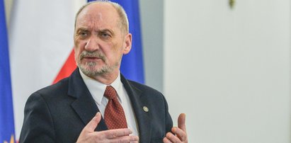 Macierewicz z biskupem tworzył własne SB?!