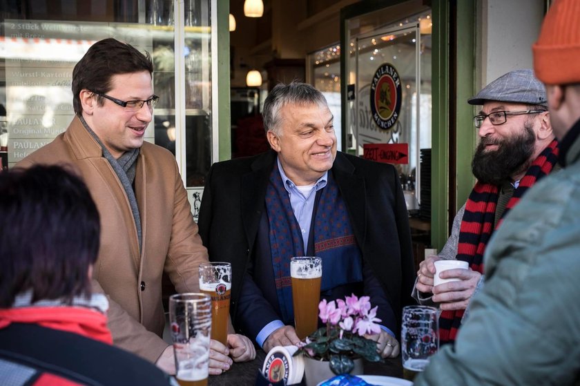 Bliski człowiek Orbana przyłapany podczas seksualnej orgii.