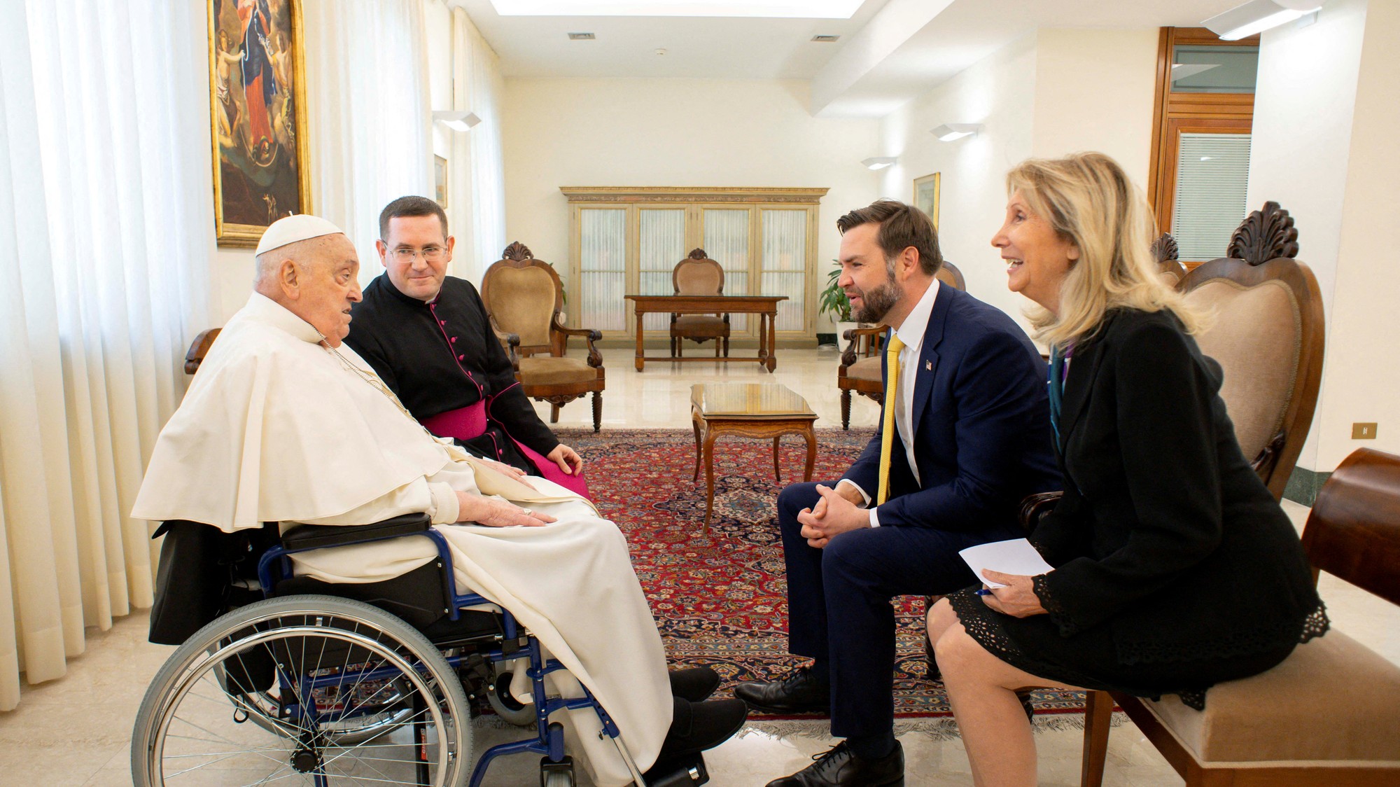 Americký viceprezident J. D. Vance sa na Veľkokonočnú nedeľu krátko stretol s pápežom Františkom.