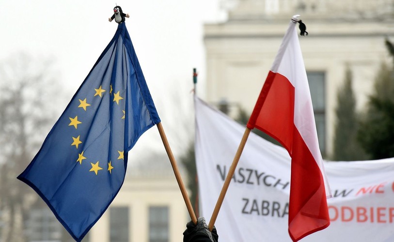 Manifestacja przed Sejmem w Warszawie