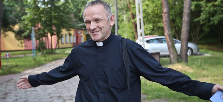Ksiądz Lemański powinien przeprosić? Niejasna odpowiedź Episkopatu