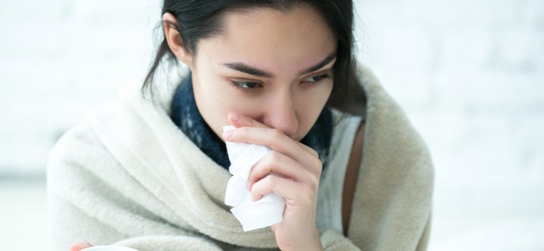 W jakim czasie po kontakcie z osobą zakażoną mogą wystąpić objawy koronawirusa?