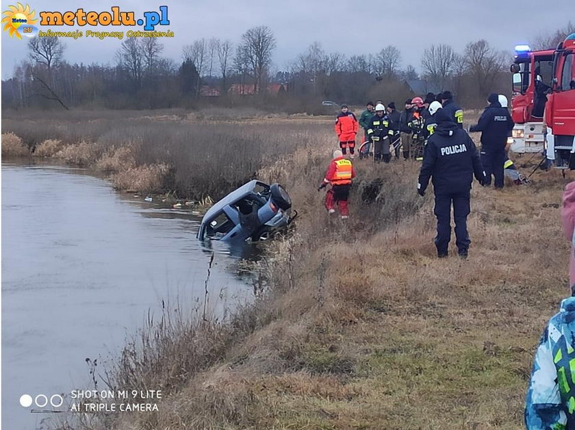 Starzynka. Pusty samochód wyłowiony z rzeki Krzna