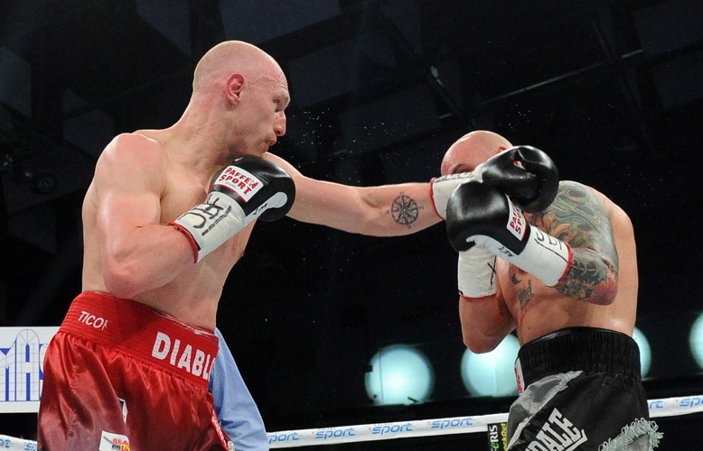'Diablo' Włodarczyk wygrał przez nokaut. Polak zdobył pas IBF Intercontinental
