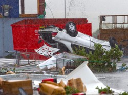 Potężne tornado uderzyło w miasto. Ogromne zniszczenia