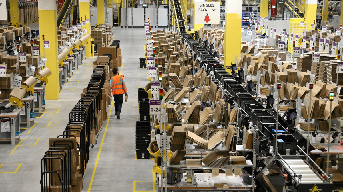 Polscy pracownicy Amazona chcą lepszych warunków pracy. "Pracownik magazynu  w Niemczech zarabia ponad trzy razy więcej"
