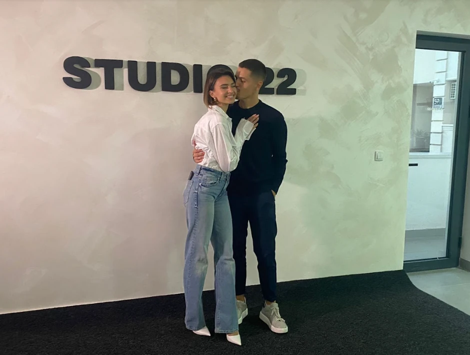 Dušan Petrović sa devojkom Emom