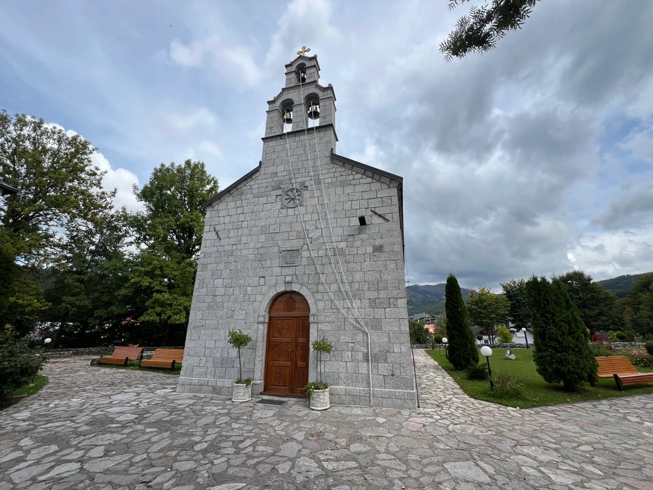 crkva Svetog Dimitrija Kolašin spomenik mitropolitu Amfilohiju Radoviću