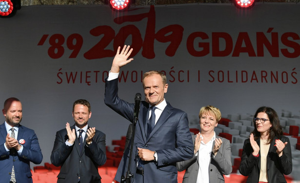 Tusk o porozumieniu w Magdalence: Kaczyńskiego teraz na tych zdjęciach nie ma, ale uwierzcie mi, ja widziałem te prawdziwe zdjęcia