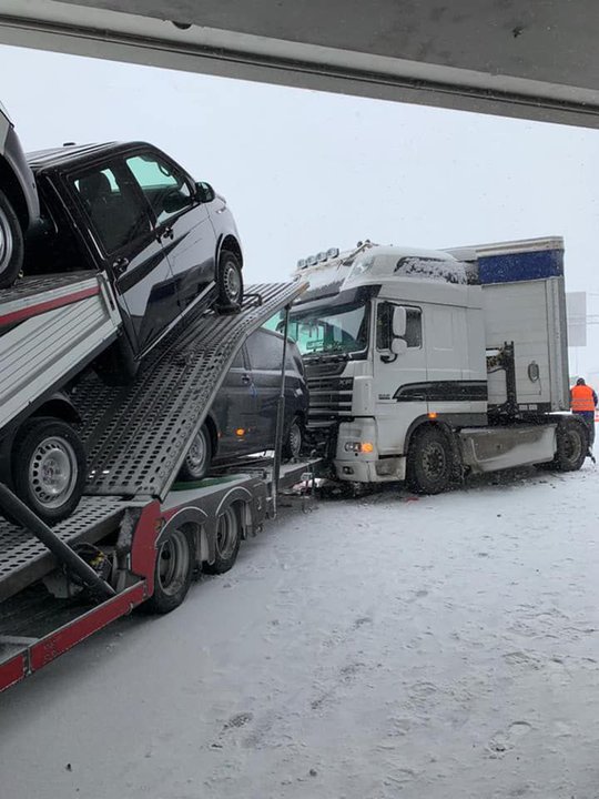 Zderzenie kilku ciężarówek na autostradzie A2