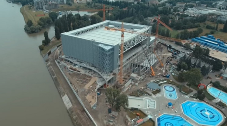 Gyorsan halad a 2017-es vb-re tervezett Dagály Úszóaréna építése, amelyet a világverseny után sem akarnak kihasználatlanul hagyni /Fotó: Youtube