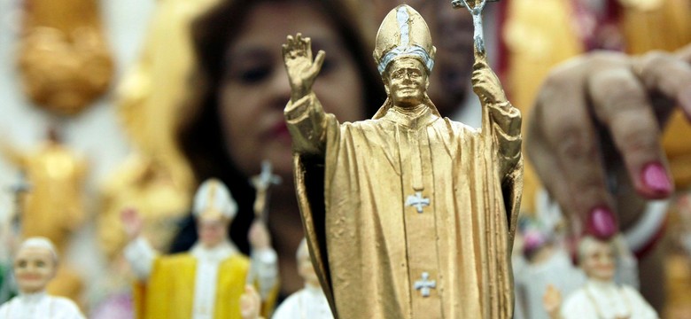 Rzymska straż miejska konfiskuje nielegalne pamiątki z beatyfikacji